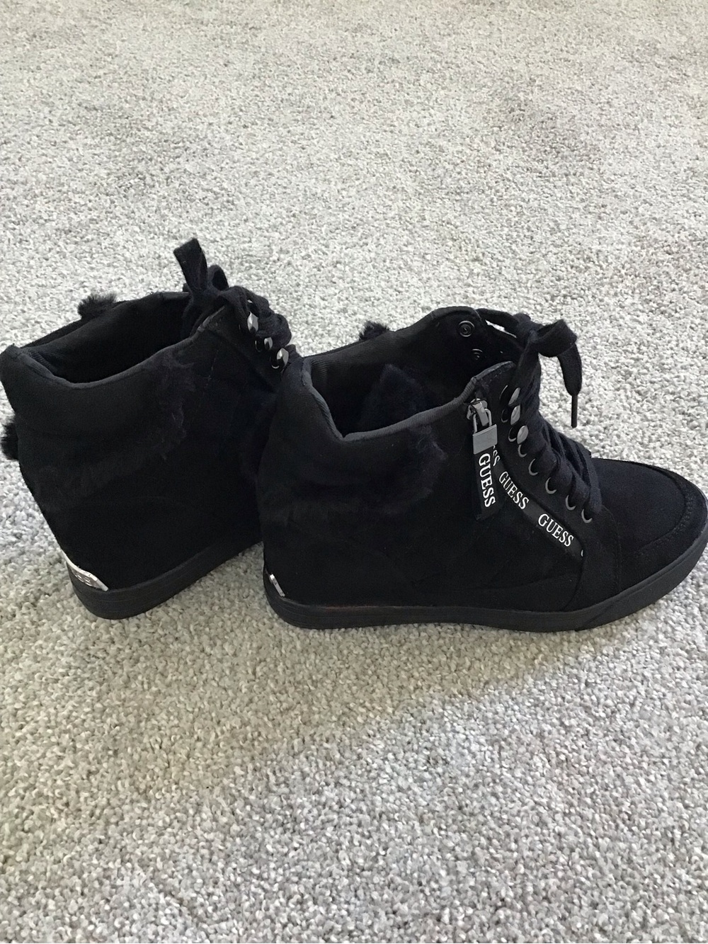 GUESS Black Faux Fur Lace-Up Women’s Wedge Sneaker Booties, size 8.5 - Picture 5 of 7